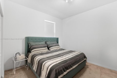 Casa en venta en Miami, Florida, 3 dormitorios, 182.55 m2 № 1708473 - foto 18