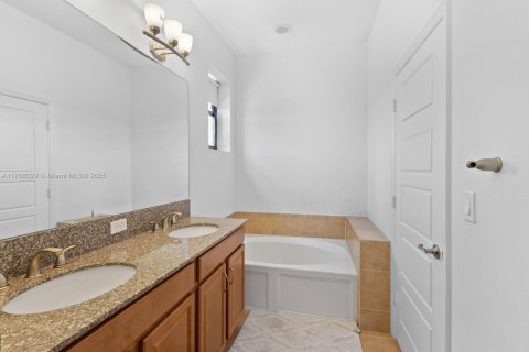 Casa en venta en Miami, Florida, 3 dormitorios, 182.55 m2 № 1708473 - foto 19