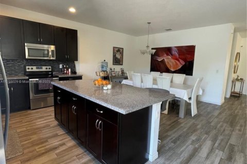 Casa en venta en Miami, Florida, 3 dormitorios, 182.55 m2 № 1708473 - foto 9