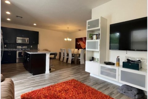 Casa en venta en Miami, Florida, 3 dormitorios, 182.55 m2 № 1708473 - foto 7