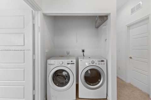 Casa en venta en Miami, Florida, 3 dormitorios, 182.55 m2 № 1708473 - foto 25