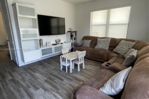 Casa en venta en Miami, Florida, 3 dormitorios, 182.55 m2 № 1708473 - foto 8