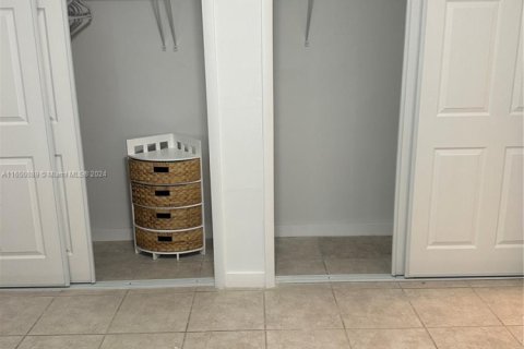 Copropriété à vendre à Hallandale Beach, Floride: 1 chambre, 64.1 m2 № 1753990 - photo 12