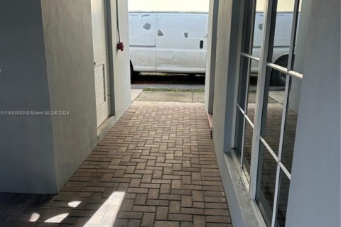 Copropriété à vendre à Hallandale Beach, Floride: 1 chambre, 64.1 m2 № 1753990 - photo 24