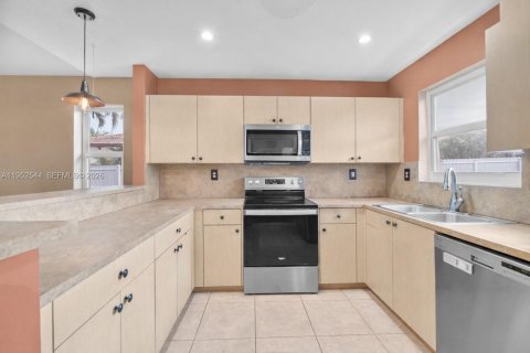 Купить виллу или дом в Майами, Флорида 4 спальни, 179.77м2, № 2007460 - фото 13