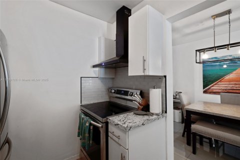 House in Miami, Florida 3 bedrooms, 166.85 sq.m. № 1698051 - photo 10