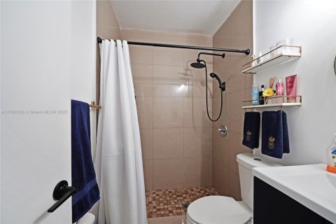 House in Miami, Florida 3 bedrooms, 166.85 sq.m. № 1698051 - photo 15