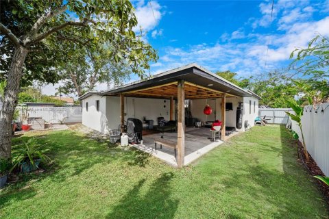 House in Miami, Florida 3 bedrooms, 166.85 sq.m. № 1698051 - photo 20
