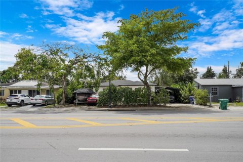 House in Miami, Florida 3 bedrooms, 166.85 sq.m. № 1698051 - photo 29
