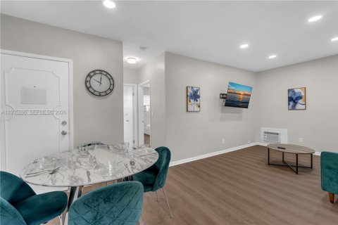 Appartement à louer à Bay Harbor Islands, Floride: 2 chambres, 92.9 m2 № 2184549 - photo 4