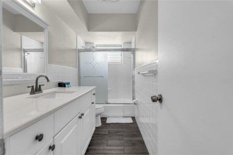 Appartement à louer à Bay Harbor Islands, Floride: 2 chambres, 92.9 m2 № 2184549 - photo 13