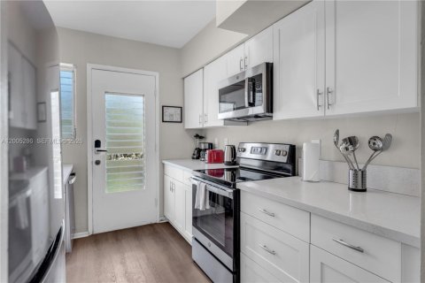 Appartement à louer à Bay Harbor Islands, Floride: 2 chambres, 92.9 m2 № 2184549 - photo 10