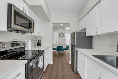 Appartement à louer à Bay Harbor Islands, Floride: 2 chambres, 92.9 m2 № 2184549 - photo 12