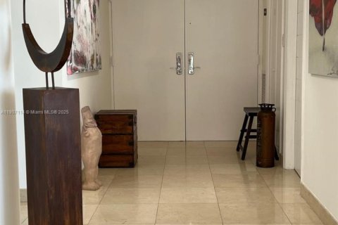 Condo in Miami, Florida, 3 bedrooms № 1964928 - photo 6