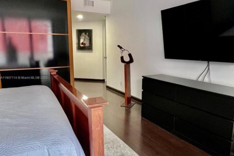 Condo in Miami, Florida, 3 bedrooms № 1964928 - photo 25