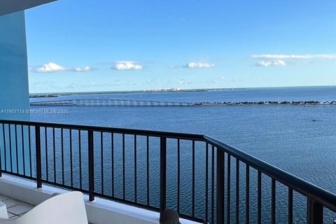 Condo in Miami, Florida, 3 bedrooms № 1964928 - photo 11