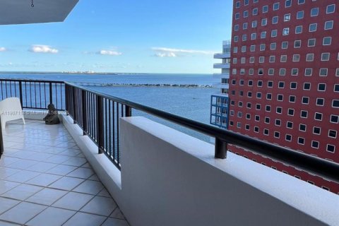 Condo in Miami, Florida, 3 bedrooms № 1964928 - photo 14