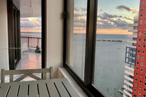 Condo in Miami, Florida, 3 bedrooms № 1964928 - photo 21