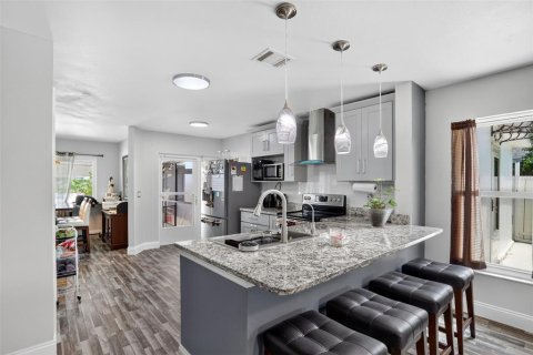 Casa en venta en Kissimmee, Florida, 4 dormitorios, 191.47 m2 № 1852814 - foto 8