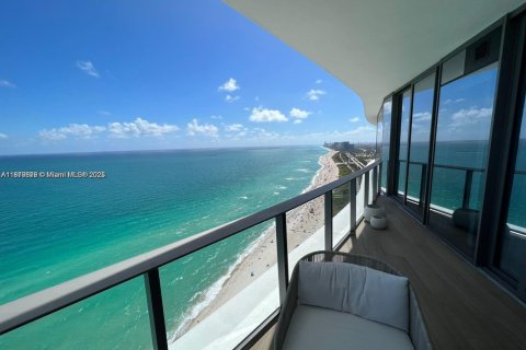 Condominio en alquiler en Sunny Isles Beach, Florida, 2 dormitorios, 134.43 m2 № 1895533 - foto 1