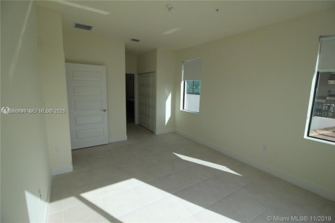 Condo in Doral, Florida, 2 bedrooms № 2019871 - photo 7