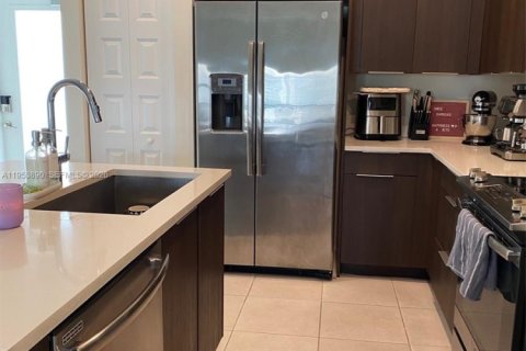 Condo in Doral, Florida, 2 bedrooms № 2019871 - photo 10