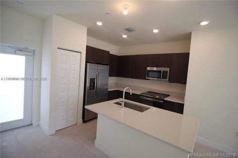 Condo in Doral, Florida, 2 bedrooms № 2019871 - photo 3