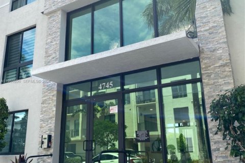 Condo in Doral, Florida, 2 bedrooms № 2019871