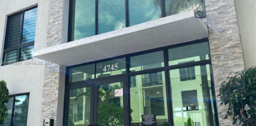 Condo in Doral, Florida, 2 bedrooms № 2019871