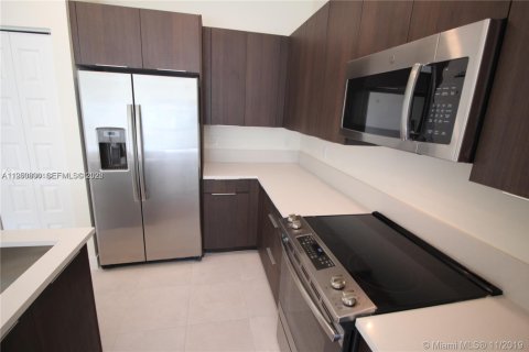 Condo in Doral, Florida, 2 bedrooms № 2019871 - photo 5