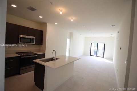 Condo in Doral, Florida, 2 bedrooms № 2019871 - photo 4