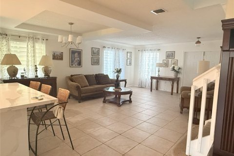 House in Hialeah, Florida 4 bedrooms, 237.18 sq.m. № 1887804 - photo 9