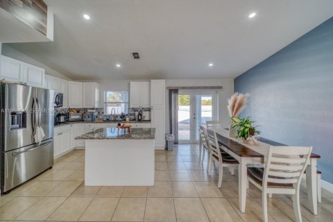 Купить виллу или дом в Кейп-Корал, Флорида 3 спальни, 112.69м2, № 2026695 - фото 18