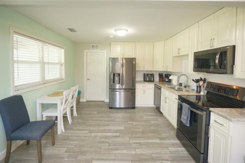 Villa ou maison à louer à Tampa, Floride: 3 chambres, 97.92 m2 № 2405088 - photo 4