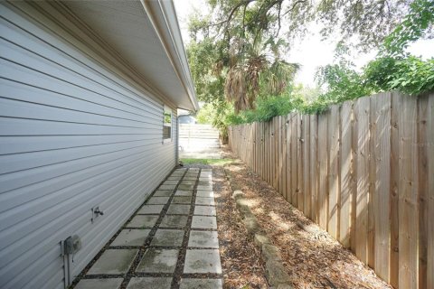 Villa ou maison à louer à Tampa, Floride: 3 chambres, 97.92 m2 № 2405088 - photo 18