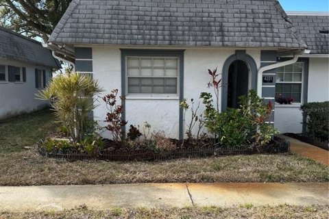 Condominio en venta en New Port Richey, Florida, 2 dormitorios, 82.5 m2 № 1538542 - foto 1