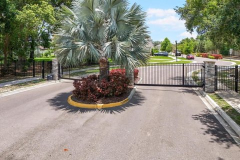 House in Brandon, Florida 4 bedrooms, 259.94 sq.m. № 1784376 - photo 27