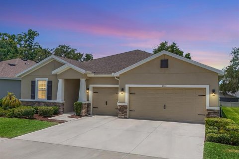 House in Brandon, Florida 4 bedrooms, 259.94 sq.m. № 1784376 - photo 1
