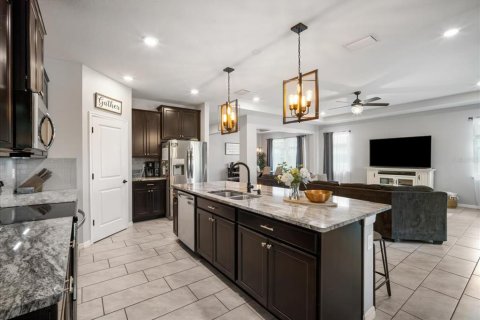 House in Brandon, Florida 4 bedrooms, 259.94 sq.m. № 1784376 - photo 8