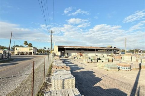Commercial property in Tampa, Florida 1233 sq.m. № 1520067 - photo 11