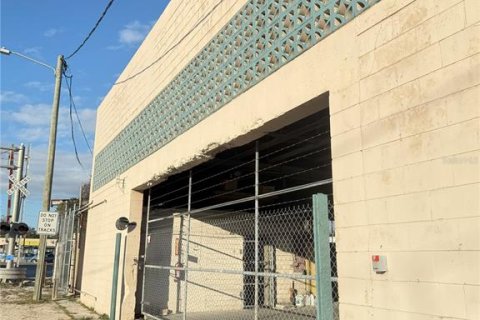 Commercial property in Tampa, Florida 1233 sq.m. № 1520067 - photo 2