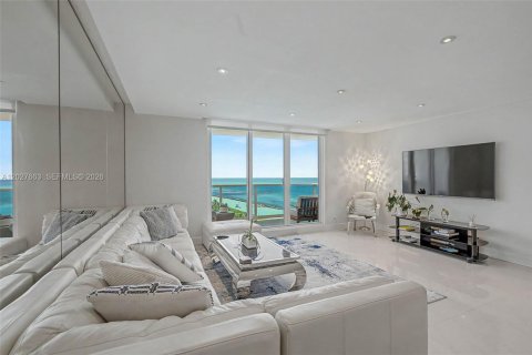 Снять в аренду кондоминиум в Майами-Бич, Флорида 2 спальни, 137.5м2, № 2145782 - фото 7