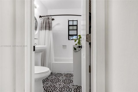 Villa ou maison à vendre à Miami, Floride: 3 chambres, 121.79 m2 № 1994794 - photo 19