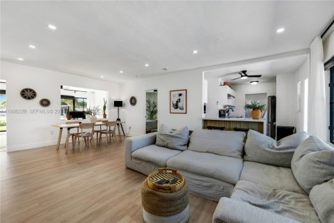 Villa ou maison à vendre à Miami, Floride: 3 chambres, 121.79 m2 № 1994794 - photo 5