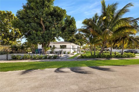 Villa ou maison à vendre à Miami, Floride: 3 chambres, 121.79 m2 № 1994794 - photo 27