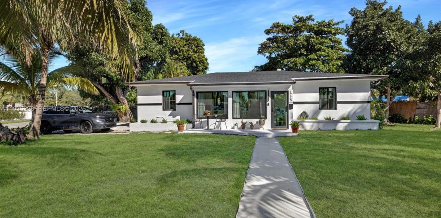 Villa ou maison à Miami, Floride 3 chambres, 121.79 m2 № 1994794