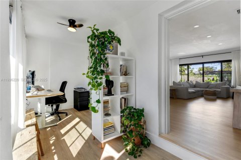 Villa ou maison à vendre à Miami, Floride: 3 chambres, 121.79 m2 № 1994794 - photo 13