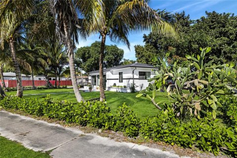 Villa ou maison à vendre à Miami, Floride: 3 chambres, 121.79 m2 № 1994794 - photo 25