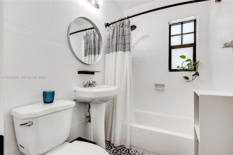 Villa ou maison à vendre à Miami, Floride: 3 chambres, 121.79 m2 № 1994794 - photo 20