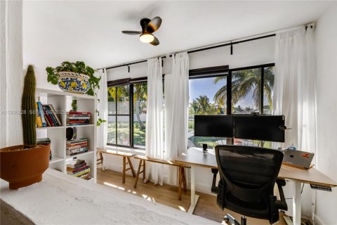Villa ou maison à vendre à Miami, Floride: 3 chambres, 121.79 m2 № 1994794 - photo 12